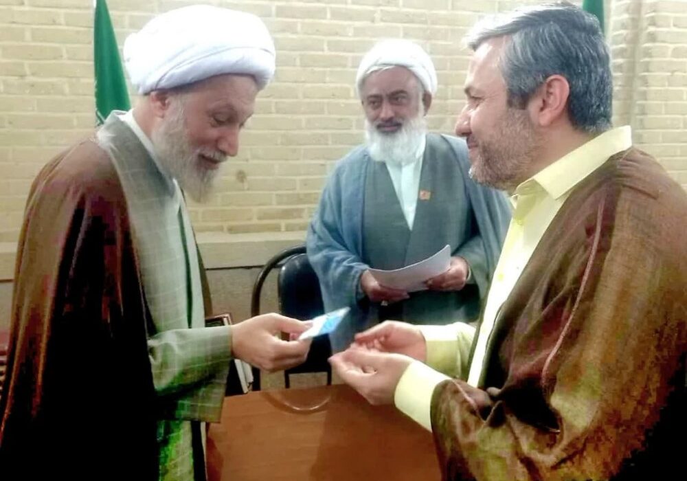 نماینده ولی فقیه در فارس عضو کتابخانه حرم شاهچراغ (ع) شد