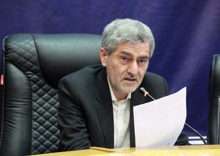 باید قدر این را بدانیم که زیر سایه اهل بیت (ع) نفس می کشیم