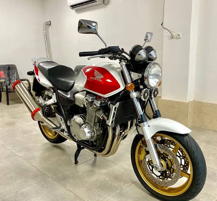 توقیف دو موتورسیکلت سنگین قاچاق به ارزش ۱۵ میلیارد ریال در بوشهر