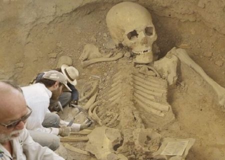 بقایای ۲۰ انسان در تخت جمشید کشف شد