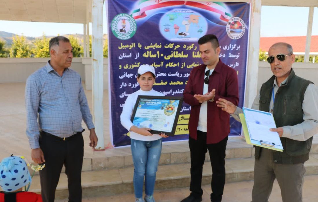 ثبت رکورد حرکات نمایشی با حضور ریاست سازمان ورزش های آبی در کازرون