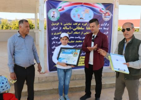 ثبت رکورد حرکات نمایشی با حضور ریاست سازمان ورزش های آبی در کازرون