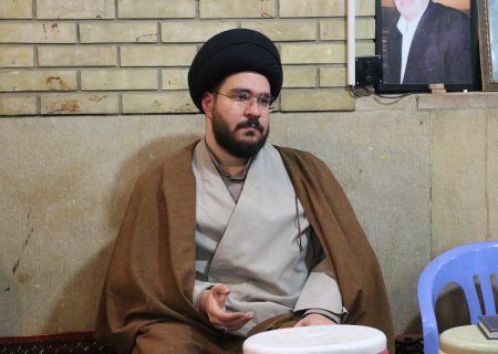 برخی به خاطر دنیا حق مظلوم را زیر پا می گذارند