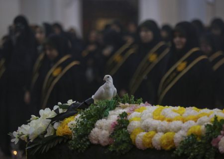 آیین لاله گردانی و عزاداری شام شهادت حضرت فاطمه زهرا(س)
