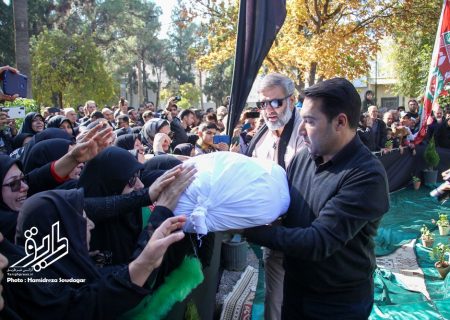 خاکسپاری شهید گمنام در بوستان ارغوان شیراز