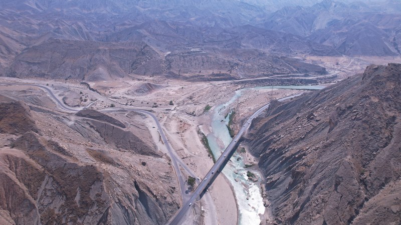 اجرای پروژه بهسازی محور تنگ ارم به نمازگاه دشتستان