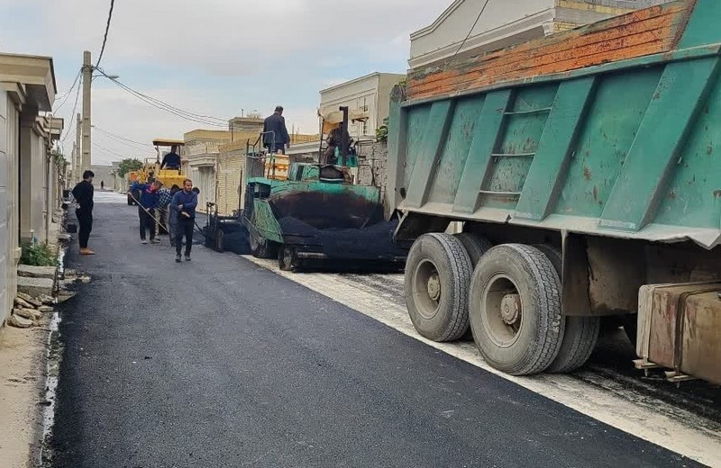 فاز دوم عملیات آسفالت کوچه‌ها و معابر شهر گناوه اجرایی شد