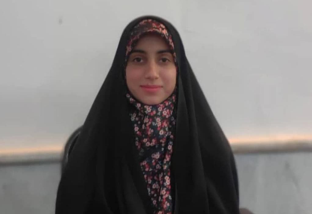یک بانوی هنرمند افزری برگزیده ملی سیزدهمین دوره جشنواره کتابخوانی رضوی شد