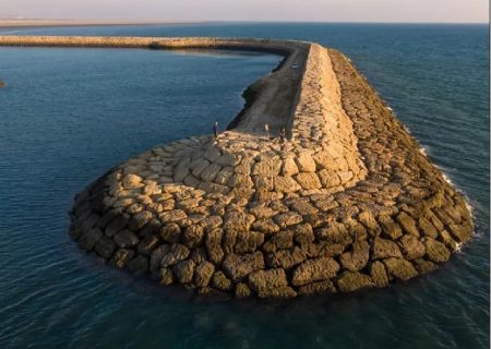 فاز دوم موج‌شکن اسکله بندر عامری ۷۰ درصد پیشرفت دارد