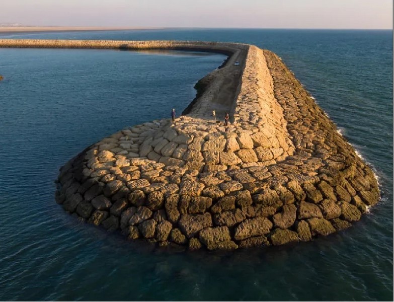 فاز دوم موجشکن اسکله بندر عامری ۷۰ درصد پیشرفت دارد