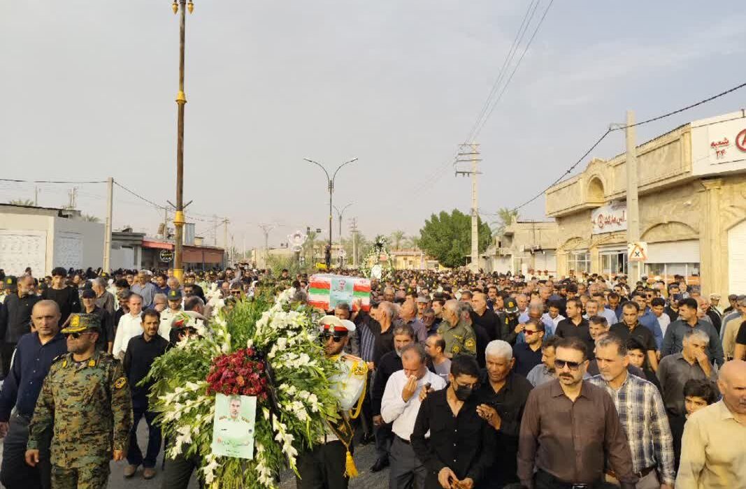 پیکر شهید «حسین احمدی» در دشتستان خاکسپاری شد