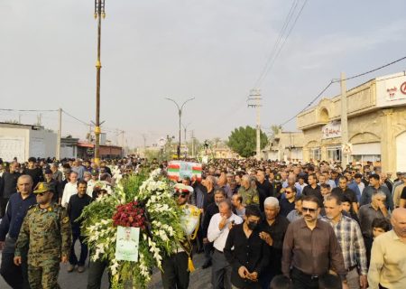 پیکر شهید «حسین احمدی» در دشتستان خاکسپاری شد