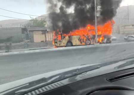 آتش‌سوزی اتوبوس کارگران در شیرینو بدون تلفات مهار شد