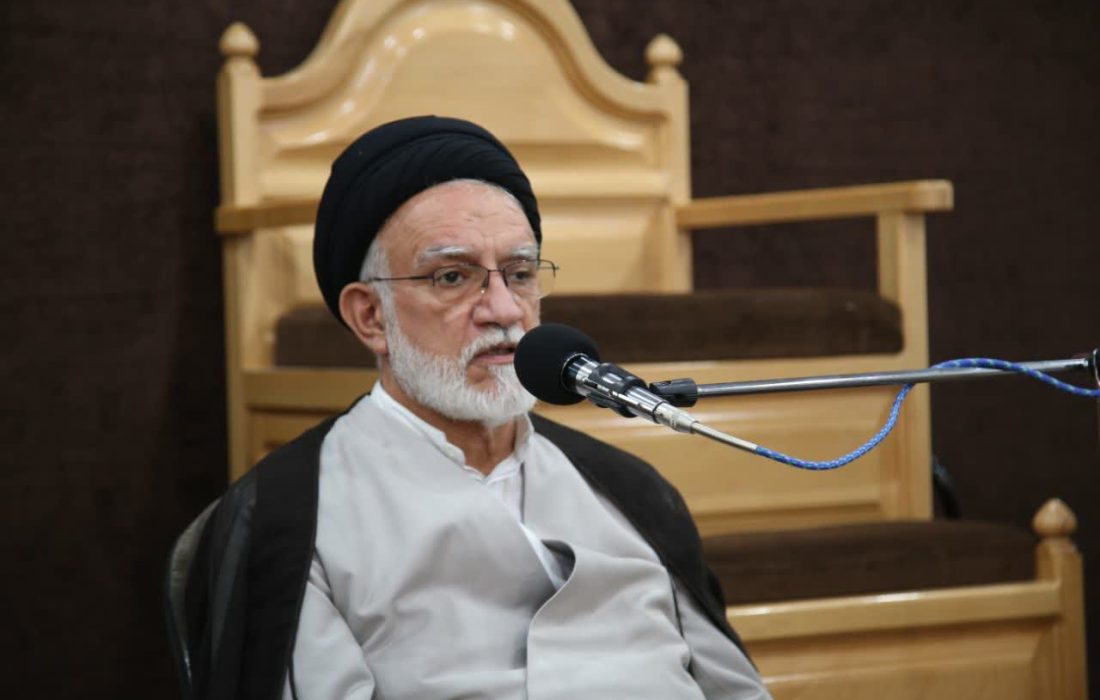 استفاده از زن در مغازه ها به عنوان وسیله فروش و درآمد زایی قابل قبول نیست| جایگاه زن فراتر از این مسائل است