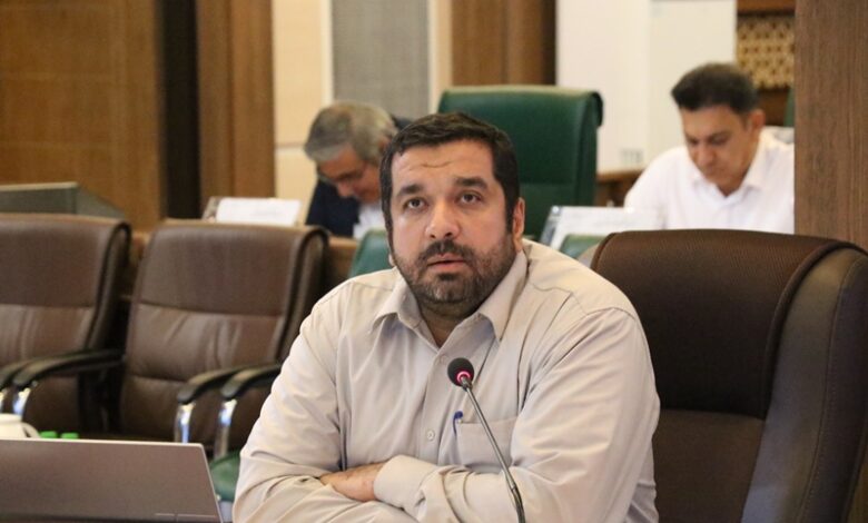 اکثریت، نظارت را «حاشیه» می‌نامد/ هشدار به اداره راه‌وشهرسازی استان درباره الحاق غیرقانونی اراضی قره‌پیری به شهر صدرا