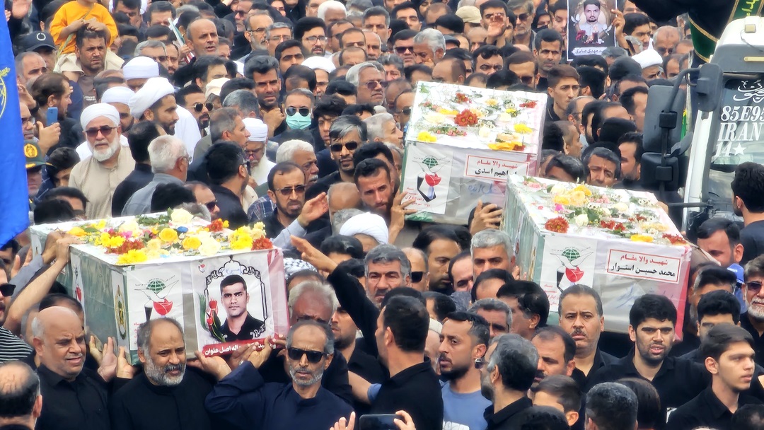 وداع باشکوه کنگانی‌ها با ۹ شهید مدافع آسمان